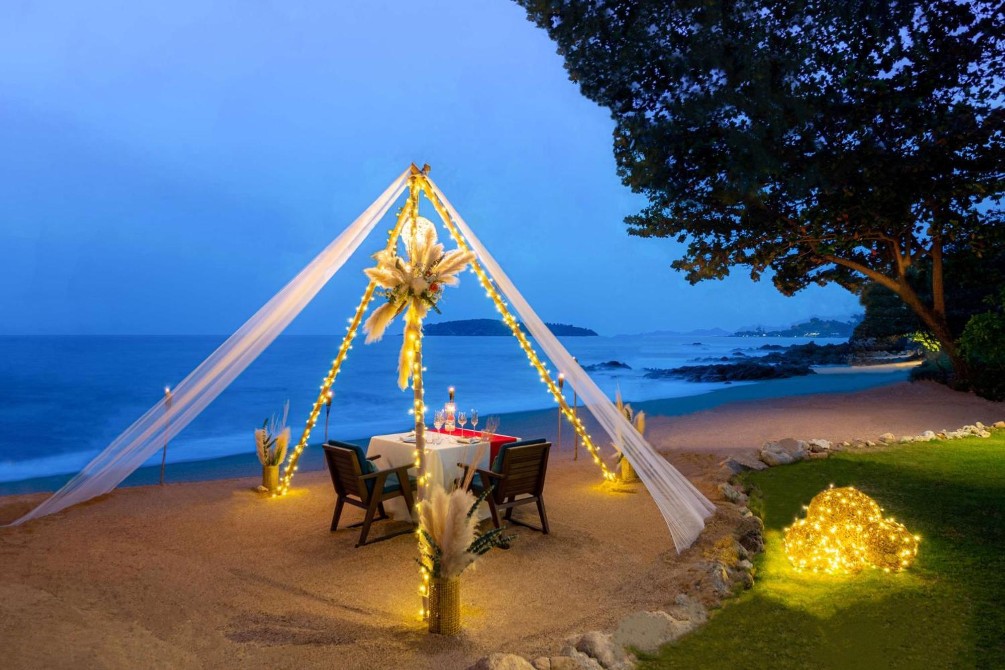 Hotel Hyatt Regency Koh Samui Chaweng  Exterior foto A romantic dinner on the beach